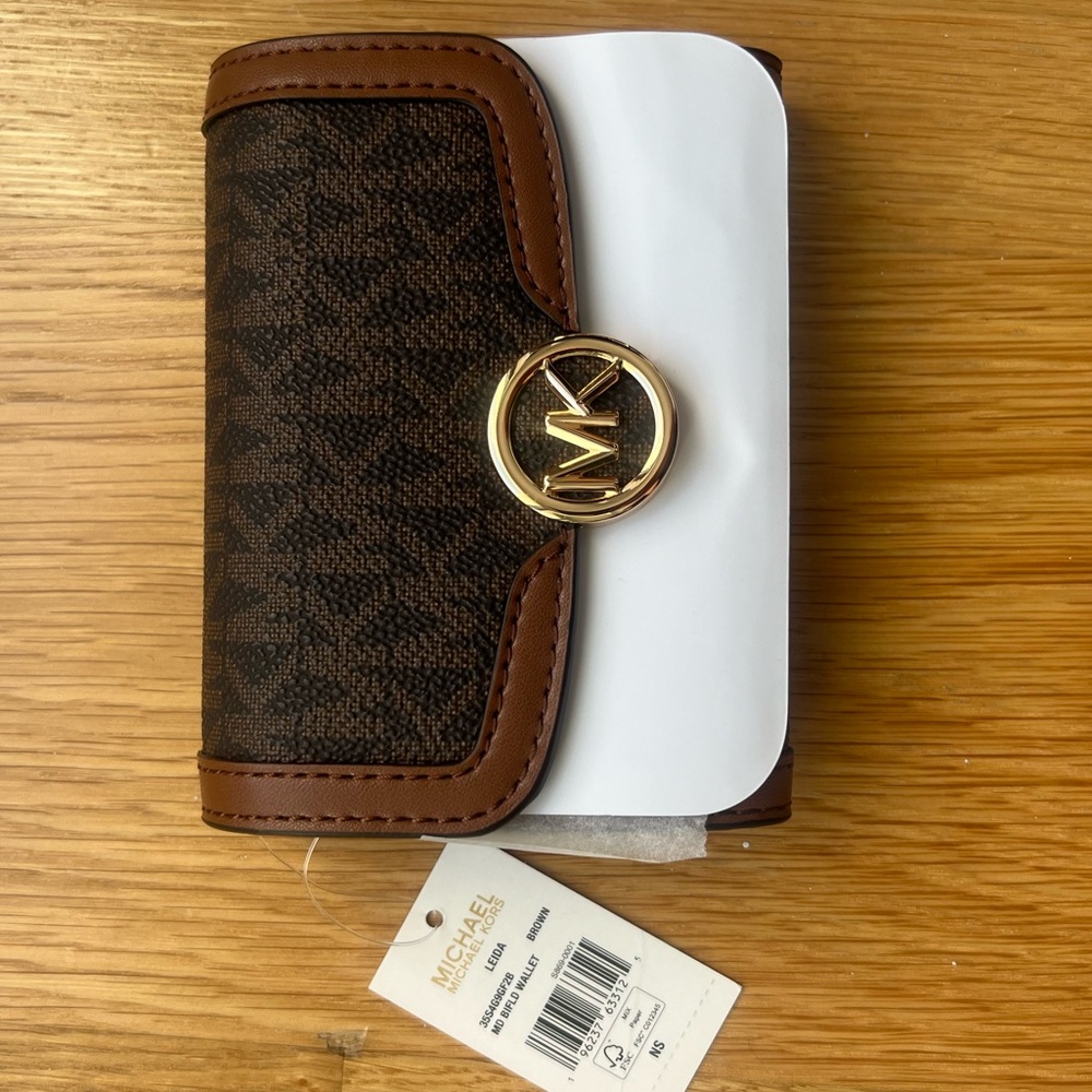 BRAND NEW Michael Kors Leida Medium Signature Logo Wallet